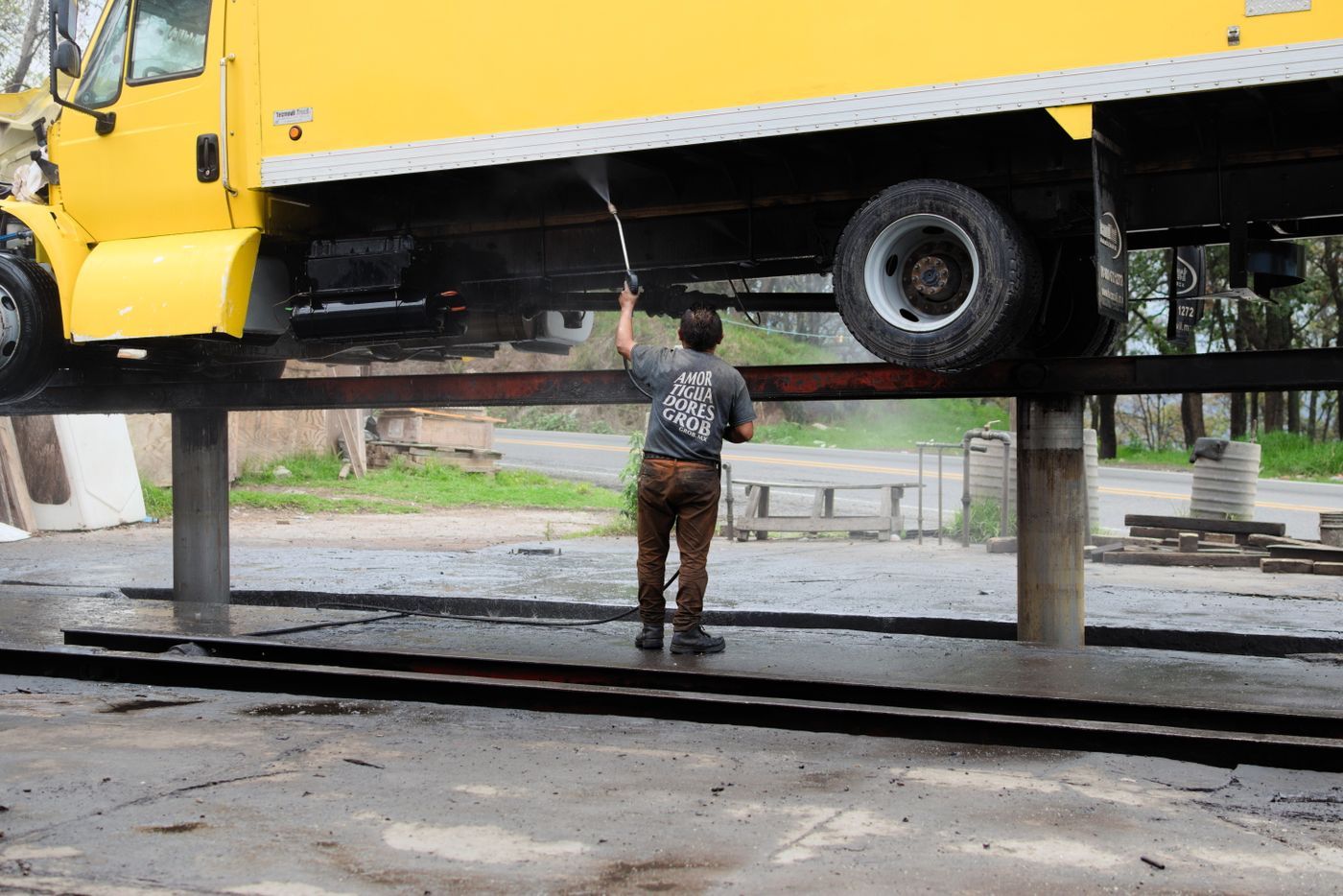 Washing a commercial fleet box truck