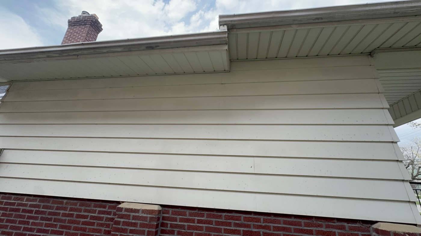 Gutters cleared and brightened by Pinnacle Wash on a tree-heavy Pataskala property